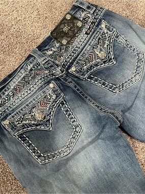 Miss Me Womens Size 29 Mid Rise Easy Cropped Jeans Embroidered Flap Pockets
